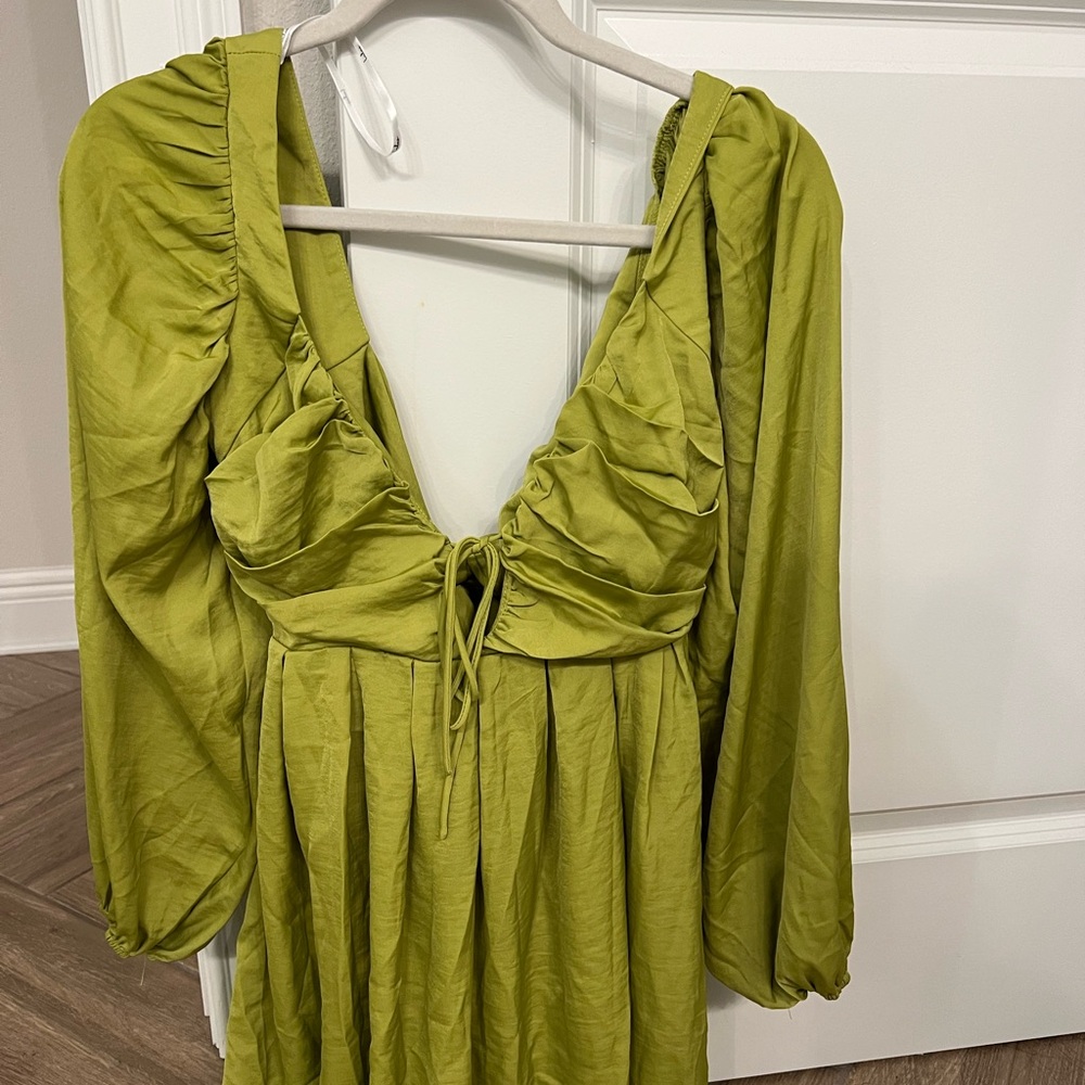 Lulu’s Green Long Sleeve Dress - satin NWT